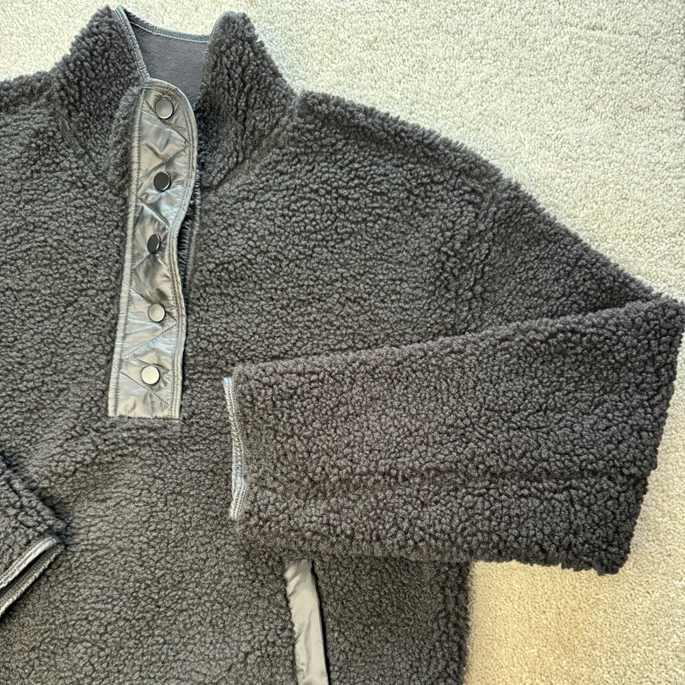 NWOT Athleta Warm Cozy Sherpa Quarter Snap Sweatshirt Pullover Black with Quilt - Picture 4 of 16